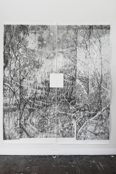 François Réau – On rêve de profondeur : L’abîme libre blanc, l’infini sont devant vous. 2017, mine de plomb et graphite sur papier, 257 x 228 cm. Vue d’atelier à Bundanon Trust, Australie, 2017.